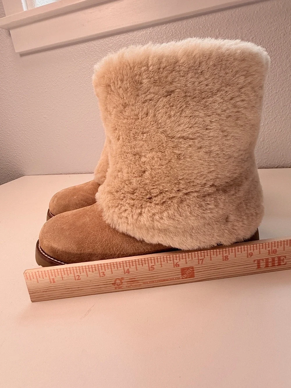 UGG Australia Maylin Sheepskin Cuff Boots Chestnut Suede Fur Winter Boots Size 8
